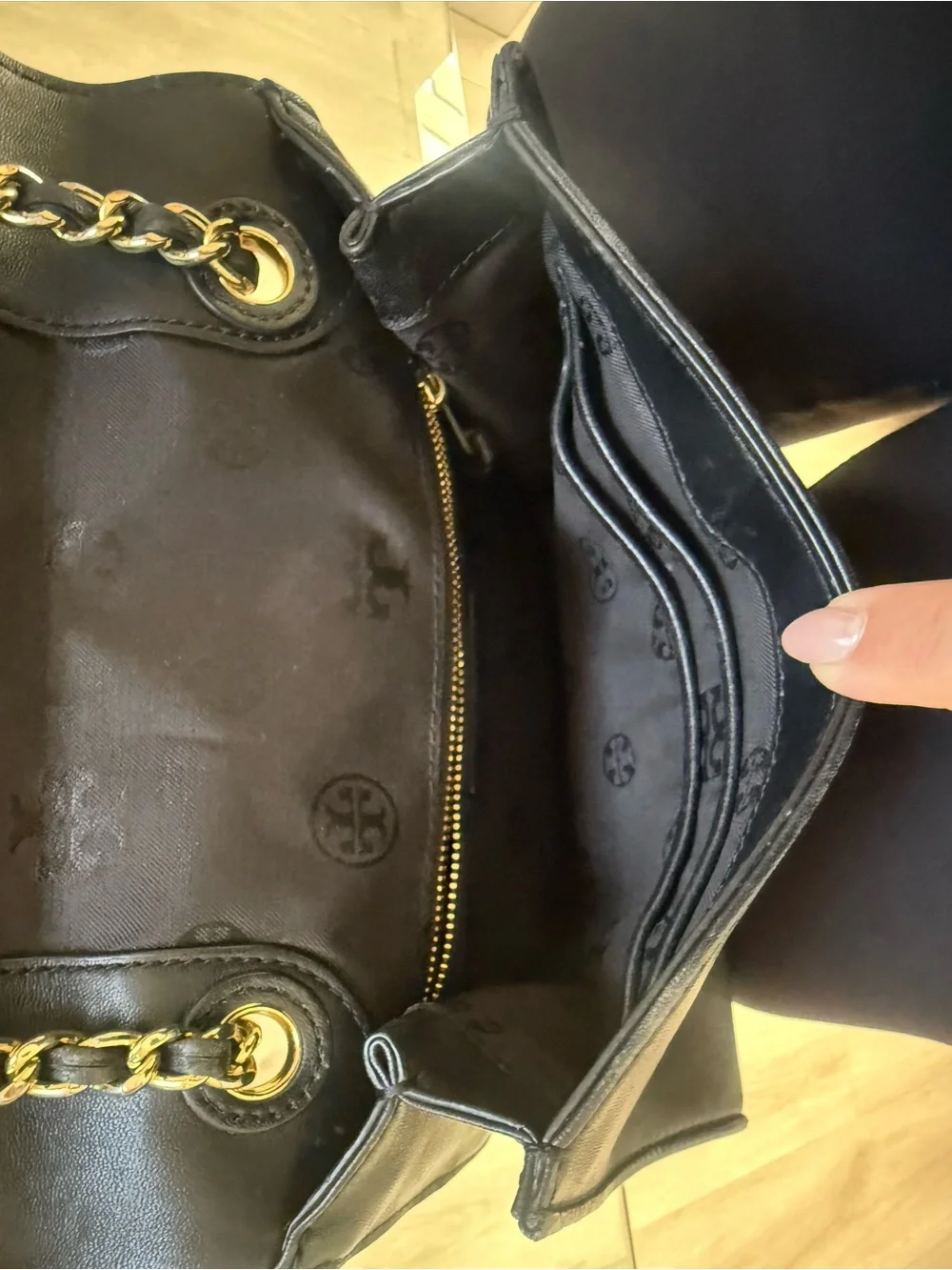 Tory Burch Black Quilted convertible Top Handle Shoulder/crossbody w/Gold Chain